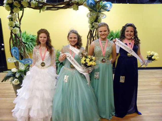 Junior Miss court.JPG