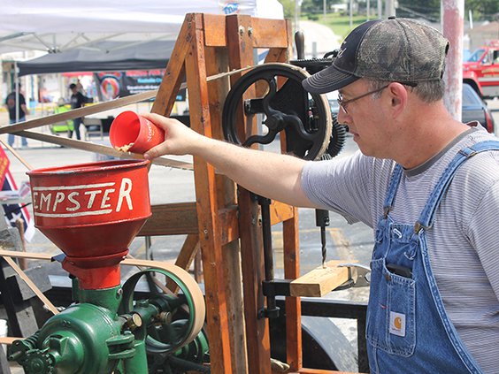 Old Timers Kevin Bandy pours.jpg