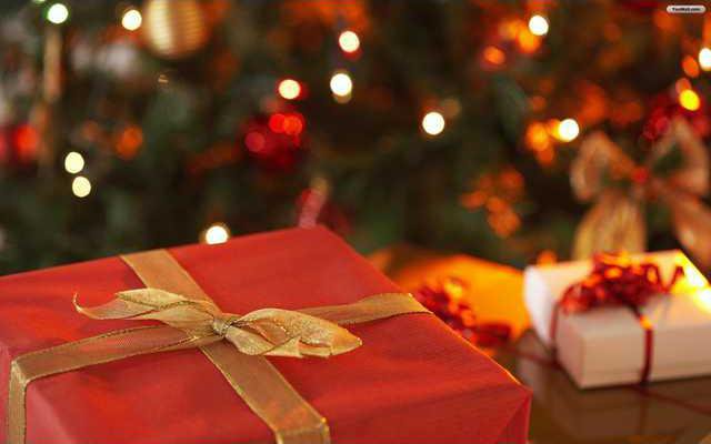 christmas-present-wallpaper-2