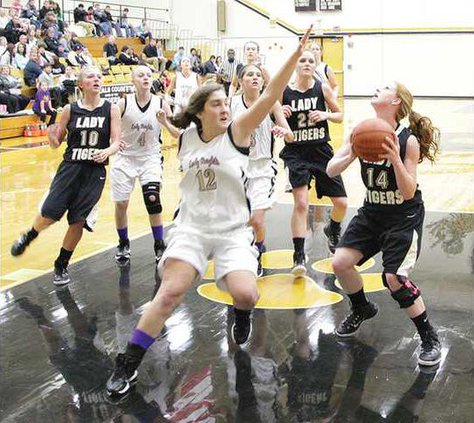 02sports lady tigers