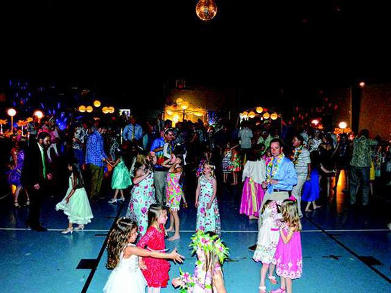 3 crowd dancing