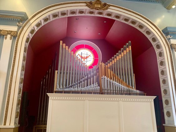 pipe organ.jpg