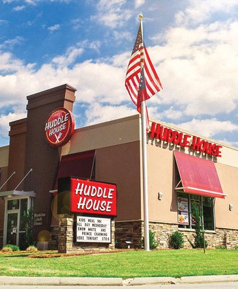 Huddle House outside.jpg